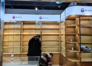 量身定做烟酒展柜，让每一瓶酒都成焦点