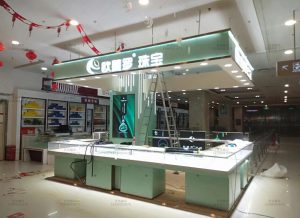 如何通过个性化展柜设计提升专卖店的顾客吸引力？五大实用技巧